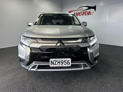 2022 Mitsubishi Outlander - Thumbnail