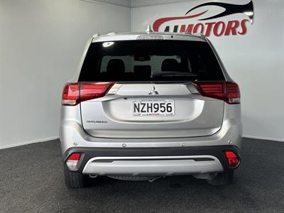 2022 Mitsubishi Outlander - Thumbnail