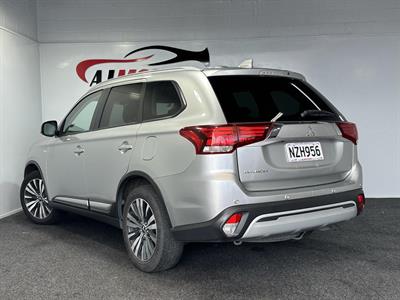 2022 Mitsubishi Outlander - Thumbnail