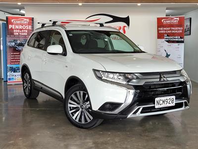 2020 Mitsubishi Outlander - Thumbnail