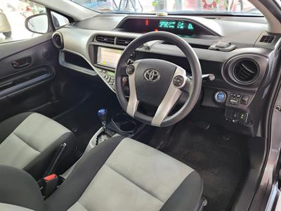 2013 Toyota Aqua - Thumbnail