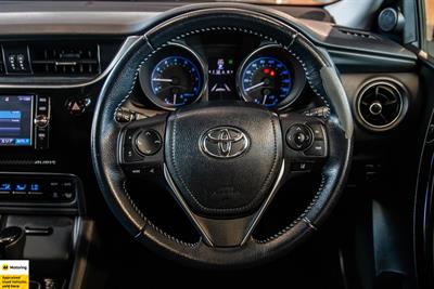 2016 Toyota Auris - Thumbnail