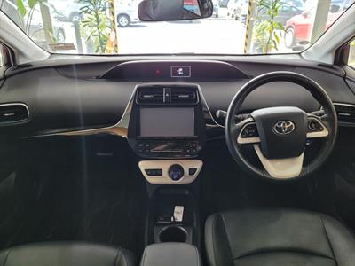 2016 Toyota Prius - Thumbnail