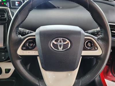 2016 Toyota Prius - Thumbnail