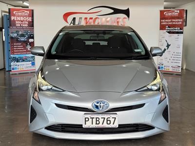 2017 Toyota Prius - Thumbnail