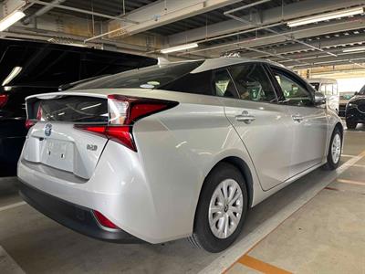 2019 Toyota Prius - Thumbnail