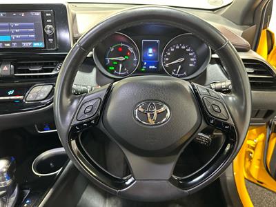 2017 Toyota C-HR - Thumbnail