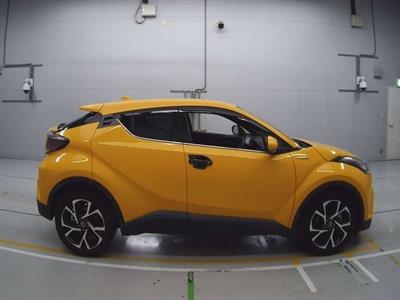 2017 Toyota C-HR - Thumbnail