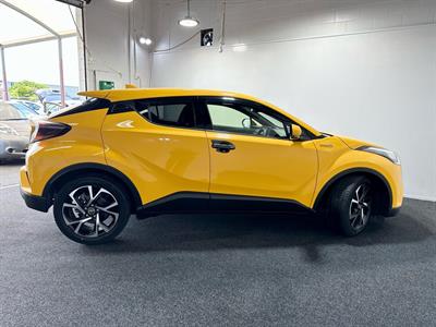 2017 Toyota C-HR - Thumbnail