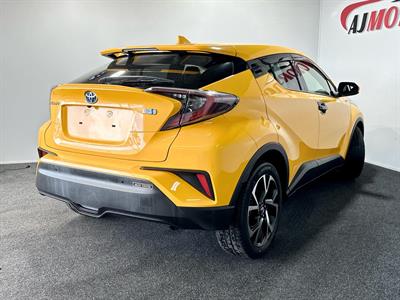 2017 Toyota C-HR - Thumbnail