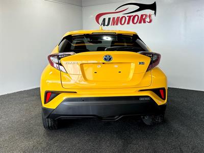 2017 Toyota C-HR - Thumbnail