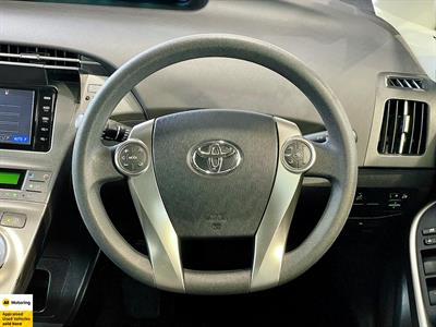 2015 Toyota Prius - Thumbnail