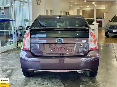 2015 Toyota Prius - Thumbnail