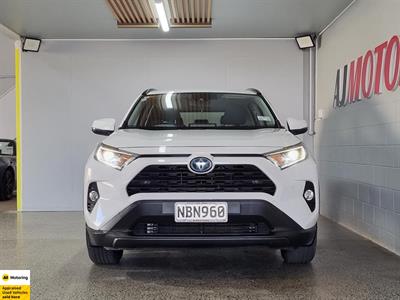 2020 Toyota RAV4 - Thumbnail