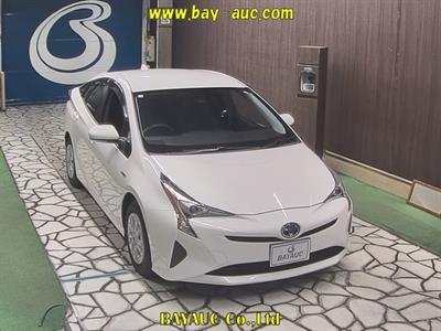 2017 Toyota Prius - Thumbnail