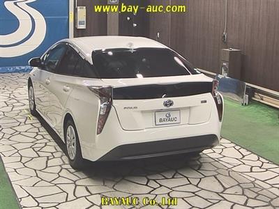 2017 Toyota Prius - Thumbnail