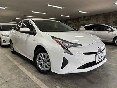 2017 Toyota Prius - Thumbnail