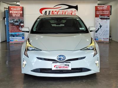 2017 Toyota Prius - Thumbnail