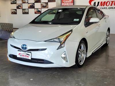 2017 Toyota Prius - Thumbnail