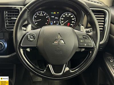 2016 Mitsubishi Outlander - Thumbnail