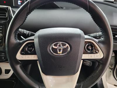 2018 Toyota Prius - Thumbnail