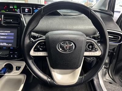 2017 Toyota Prius - Thumbnail