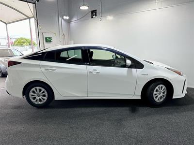 2019 Toyota Prius - Thumbnail