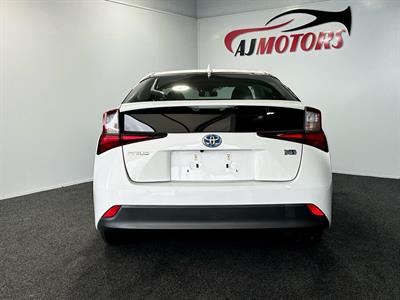 2019 Toyota Prius - Thumbnail