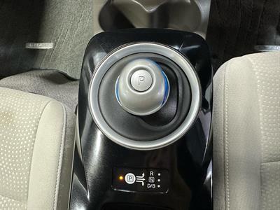 2013 Nissan Leaf - Thumbnail