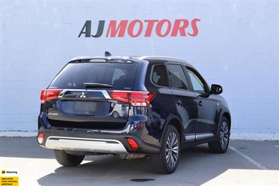 2019 Mitsubishi Outlander - Thumbnail