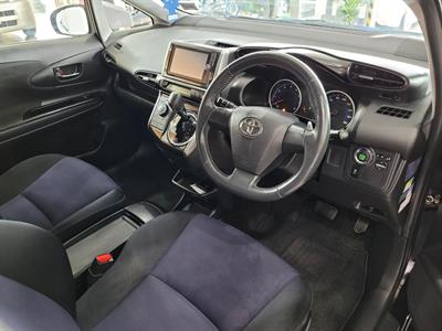 2013 Toyota Wish - Thumbnail