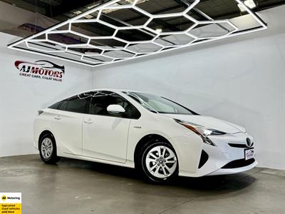 2016 Toyota Prius - Thumbnail