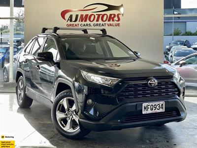 2019 Toyota RAV4 - Thumbnail