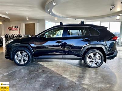 2019 Toyota RAV4 - Thumbnail