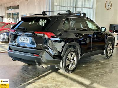 2019 Toyota RAV4 - Thumbnail