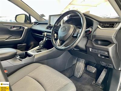 2019 Toyota RAV4 - Thumbnail