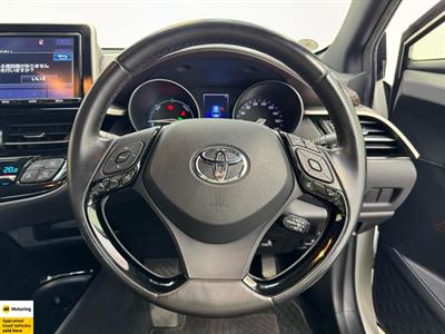 2017 Toyota C-HR - Thumbnail