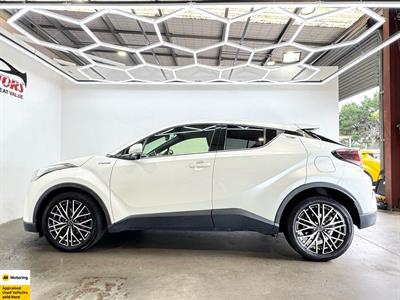 2017 Toyota C-HR - Thumbnail