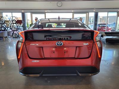 2016 Toyota Prius - Thumbnail