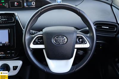 2018 Toyota Prius - Thumbnail