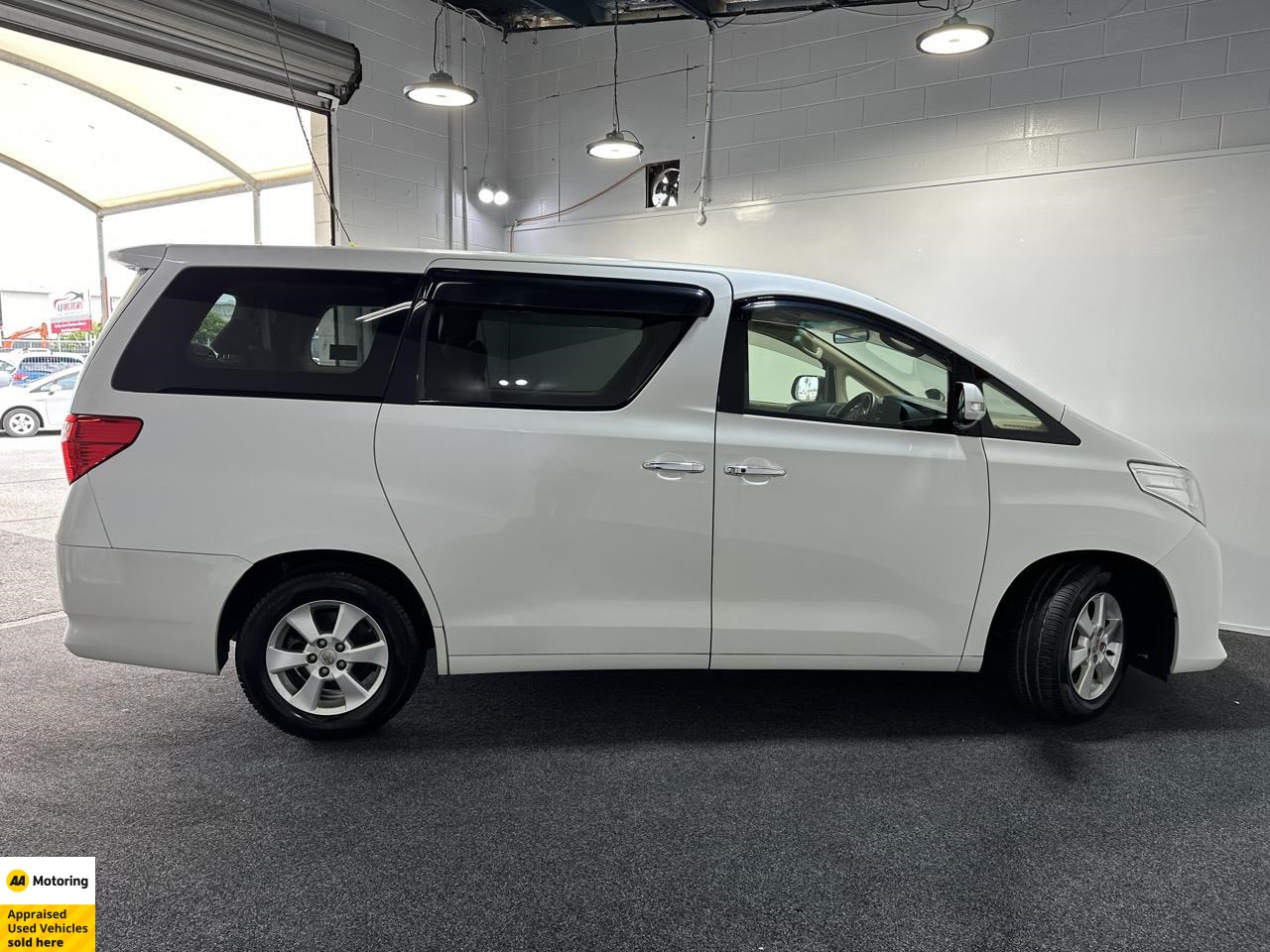 2013 Toyota Alphard