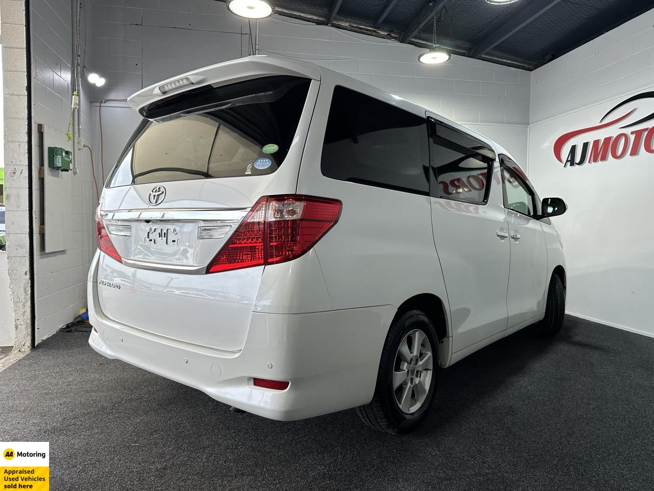 2013 Toyota Alphard