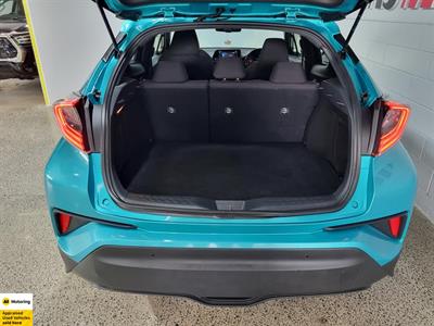 2017 Toyota C-HR - Thumbnail