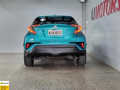 2017 Toyota C-HR - Thumbnail