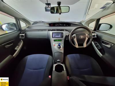 2012 Toyota Prius - Thumbnail