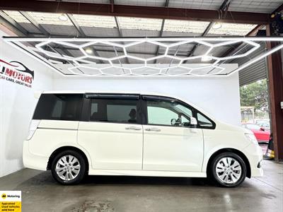 2012 Honda STEPWAGON - Thumbnail