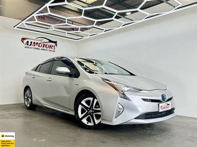 2016 Toyota Prius - Thumbnail