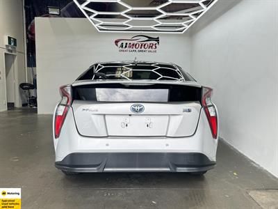 2016 Toyota Prius - Thumbnail