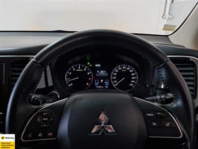 2020 Mitsubishi Outlander - Thumbnail