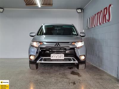 2020 Mitsubishi Outlander - Thumbnail